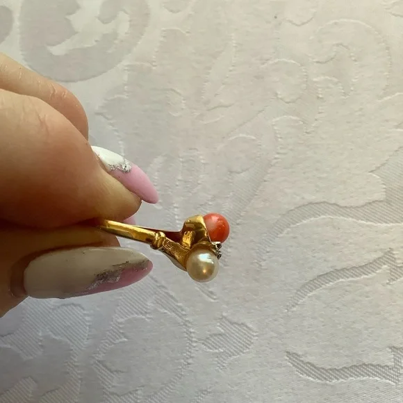 Antique 18Kt Gold Pearl, Coral, Diamond ring Size9 - Picture 6 of 10